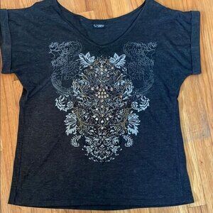 Daytrip Buckle Embellished Graphic Tee Dark Gray Rolled Sleeve Top Women’s Large